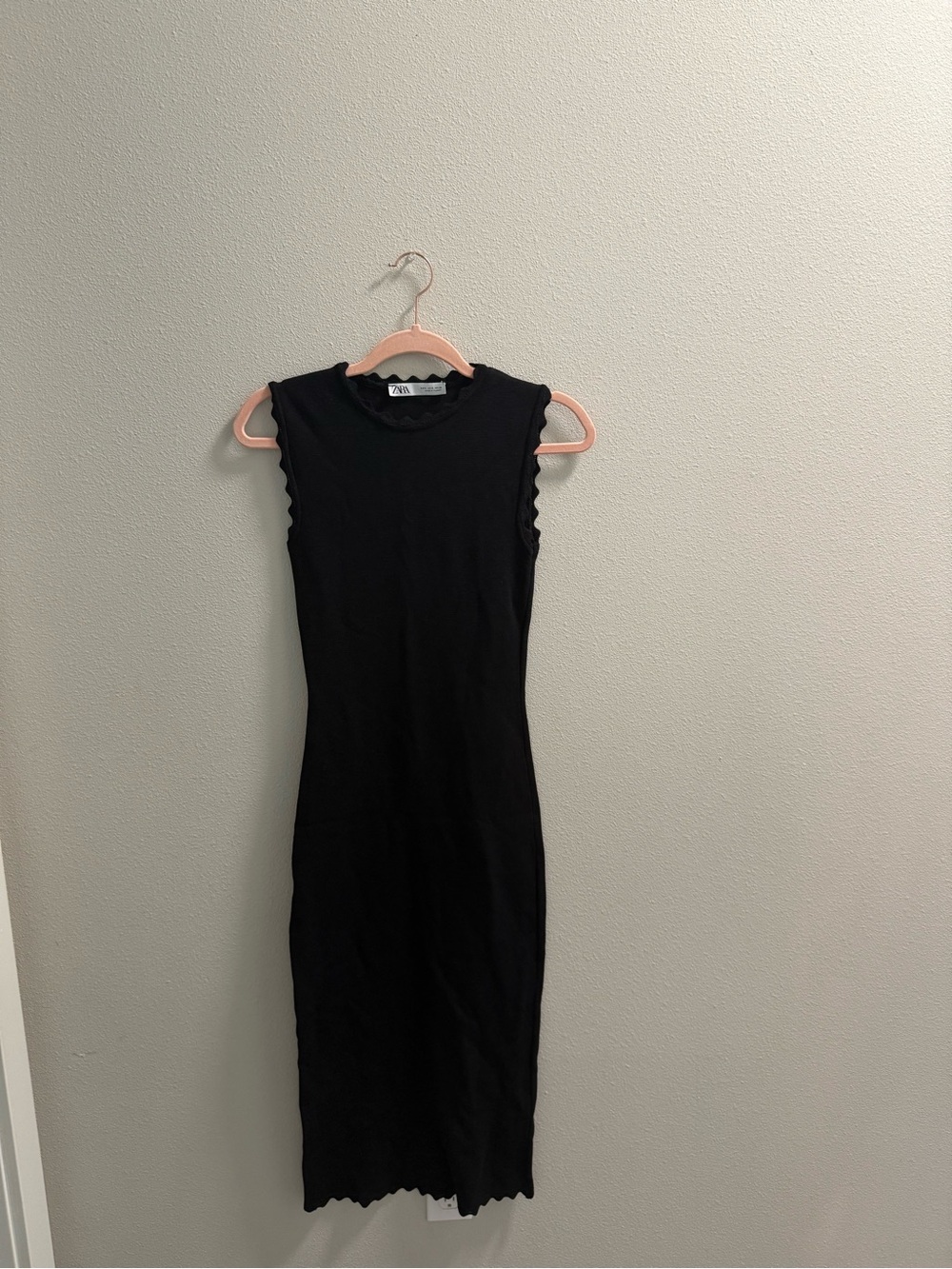 Zara Black Sleeveless Scalloped Ribbed Midi Dress